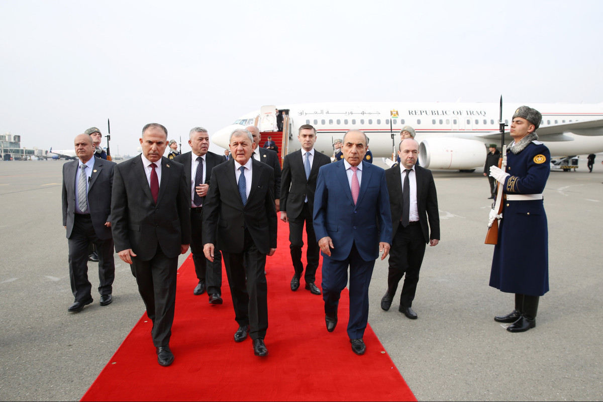 Президент Ирака прибыл с визитом в Азербайджан