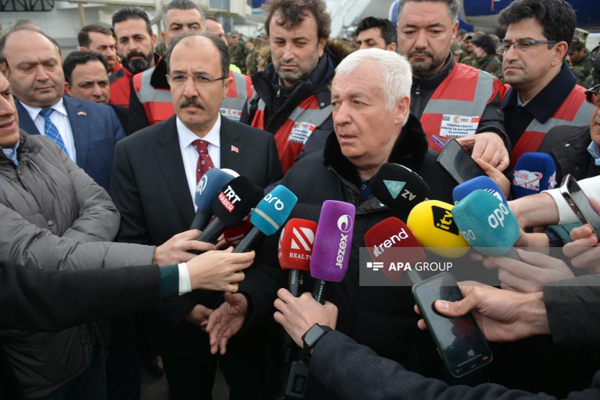 В зоне землетрясения в Турции продолжат работать еще сотни азербайджанских спасателей