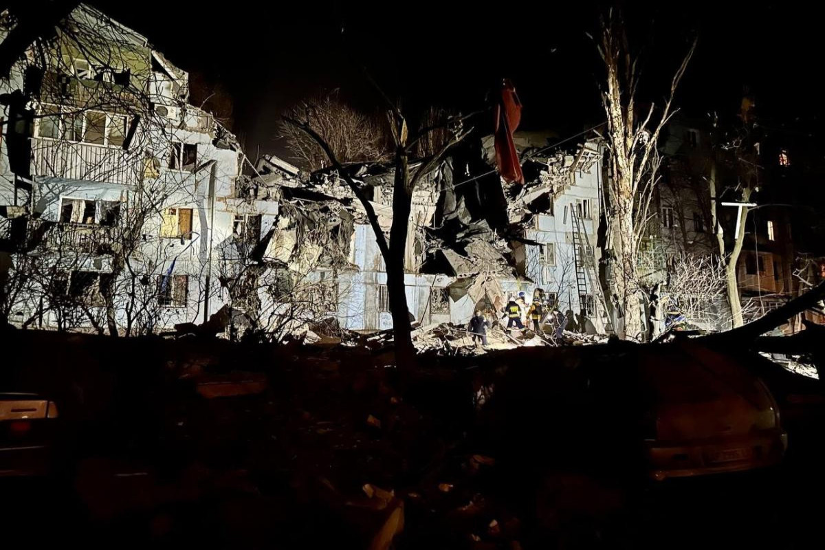 ВС России нанесли ракетный удар по жилому зданию в Запорожье: число погибших выросло -ВИДЕО 