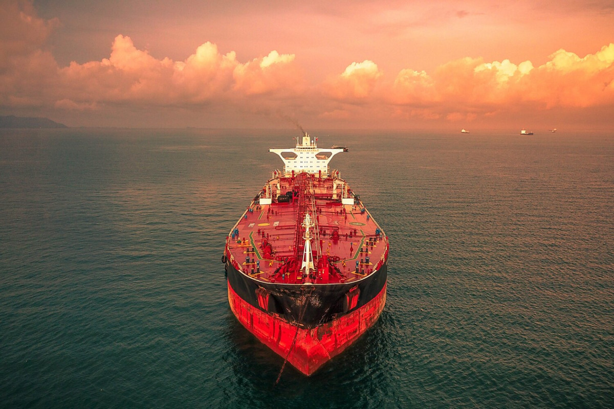Появился таинственный флот танкеров, который помогает России перевозить нефть по всему миру - CNN 