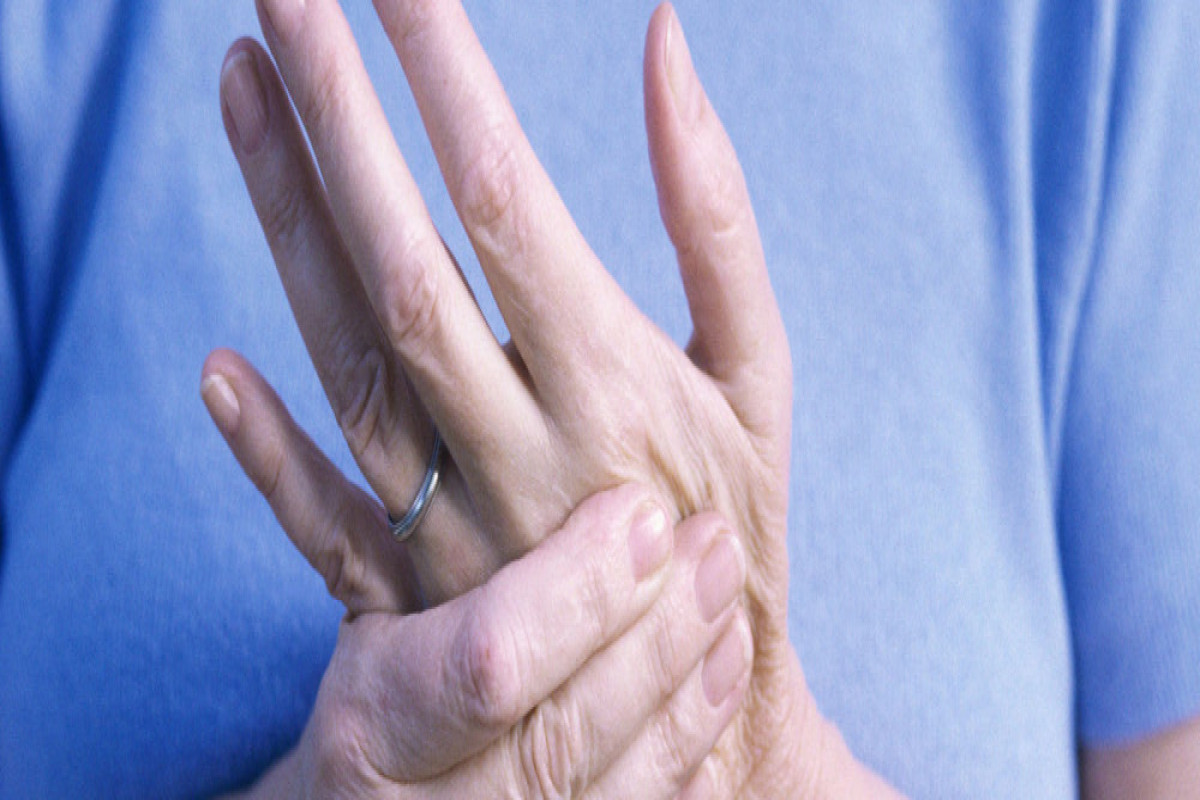Кардиолог назвала онемение пальцев симптомом опасных заболеваний