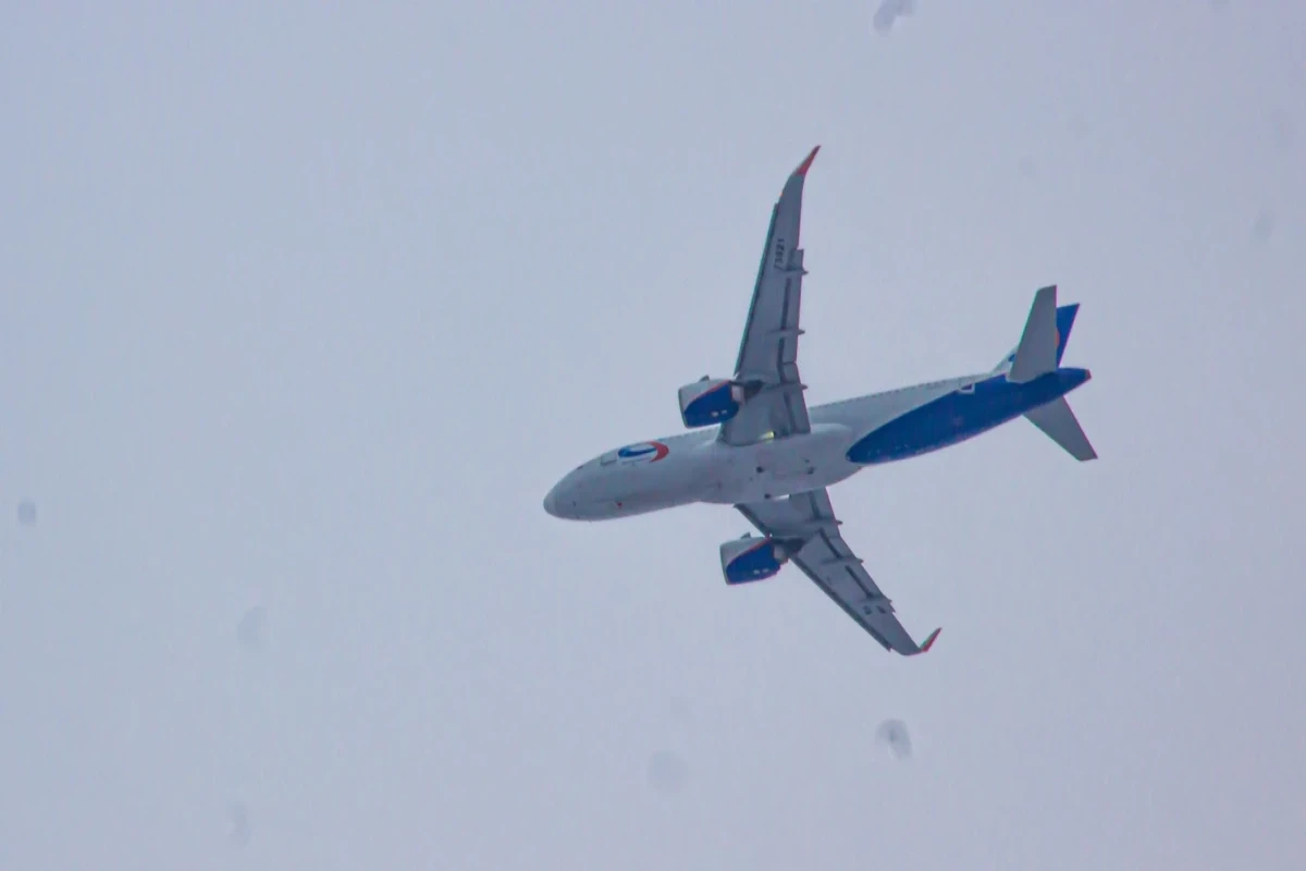 Летевший из Казани в Дубай самолет совершил вынужденную посадку в Самаре - ПРИЧИНА 