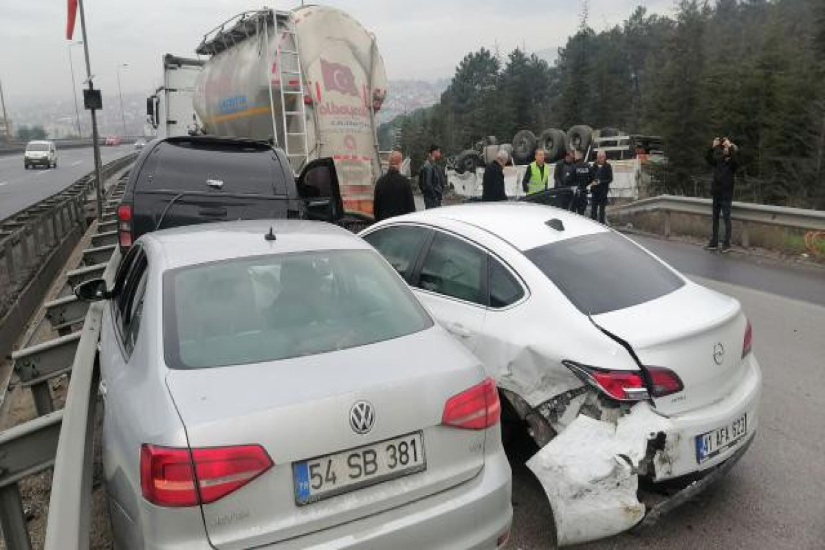 В Турции столкнулись пассажирские автобусы и грузовики, много пострадавших