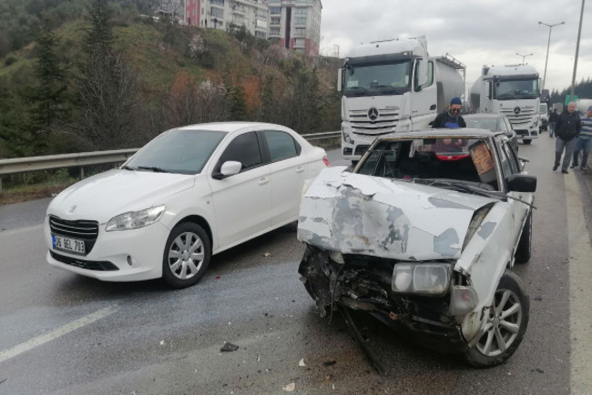 В Турции столкнулись пассажирские автобусы и грузовики, много пострадавших
