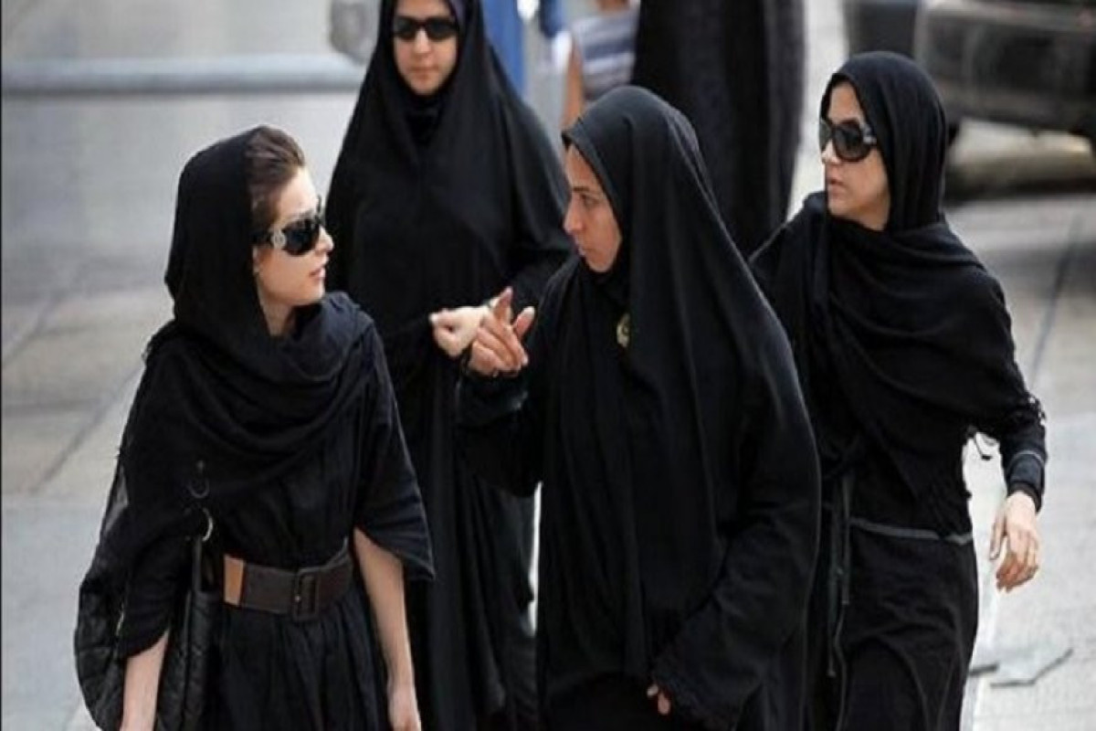 В Иране женщин, нарушающих правила ношения хиджаба, назвали врагами Исламской Республики