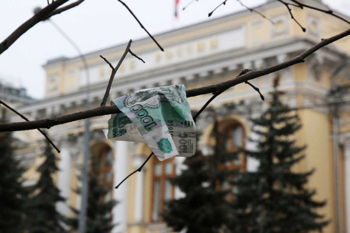 В России продлили ограничения на снятие наличной валюты