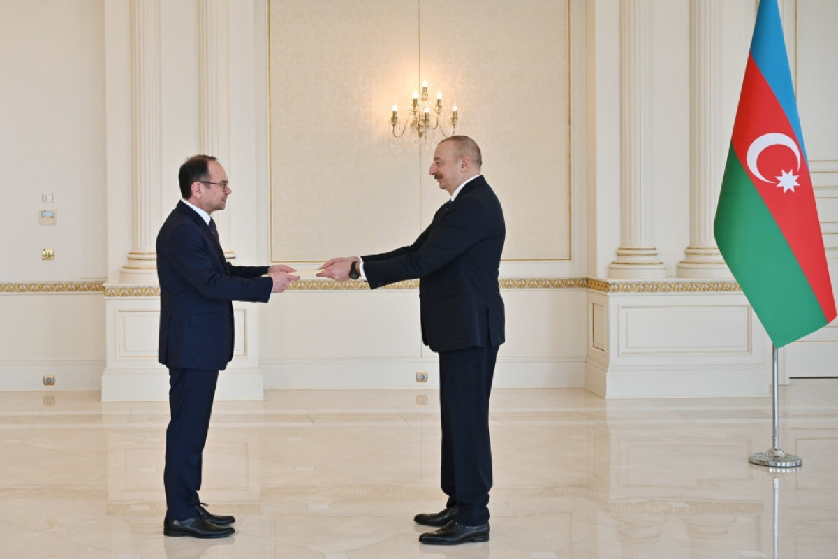 Ильхам Алиев принял верительные грамоты посла Болгарии в Азербайджане