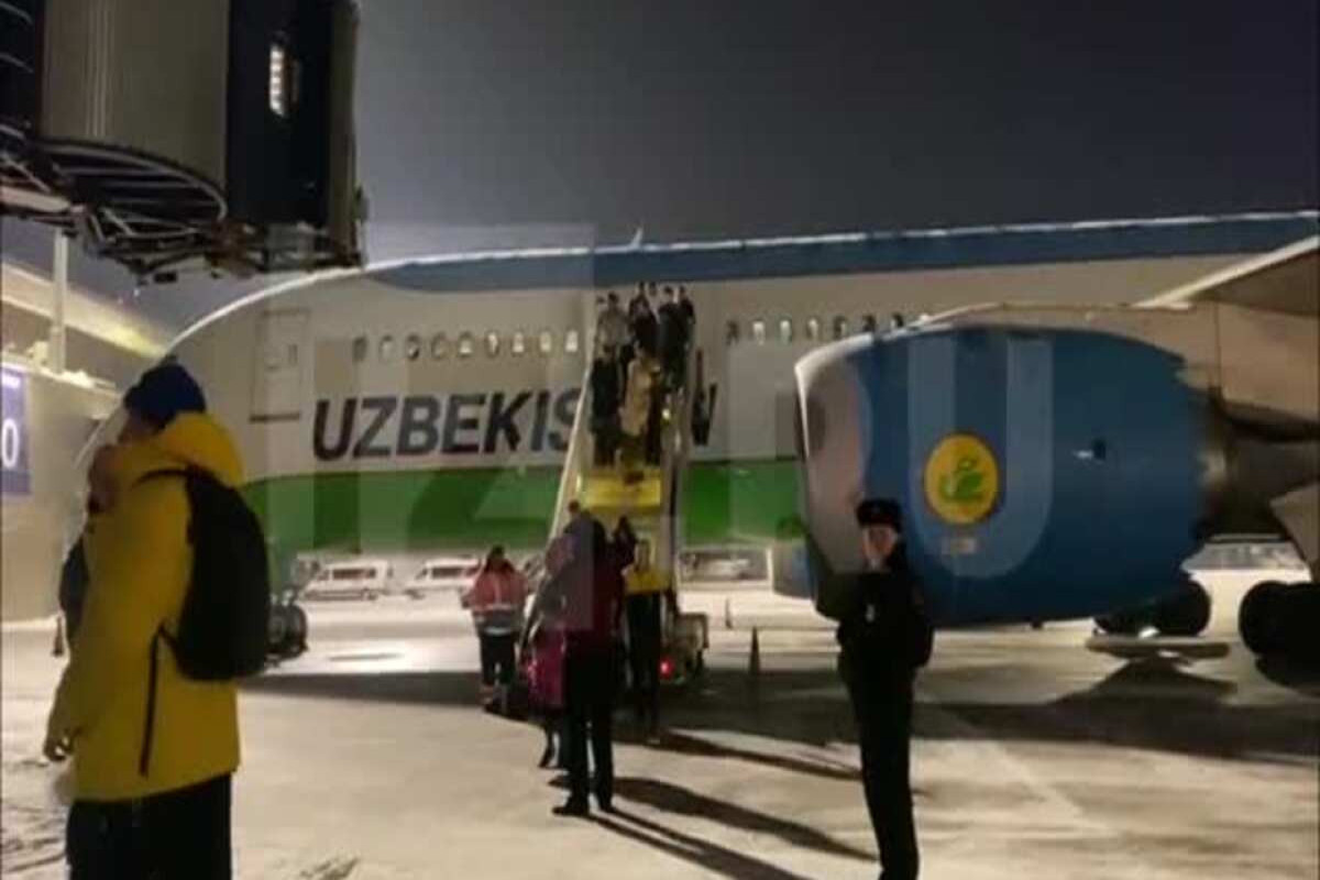 Пассажиров рейса Ташкент – Москва более 3 часов продержали в аэропорту-ВИДЕО 