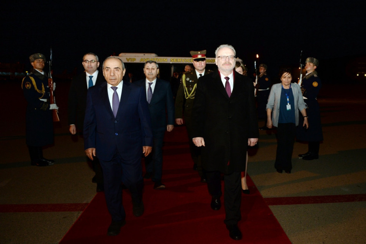 Латвийский президент прибыл с официальным визитом в Азербайджан-ФОТО 