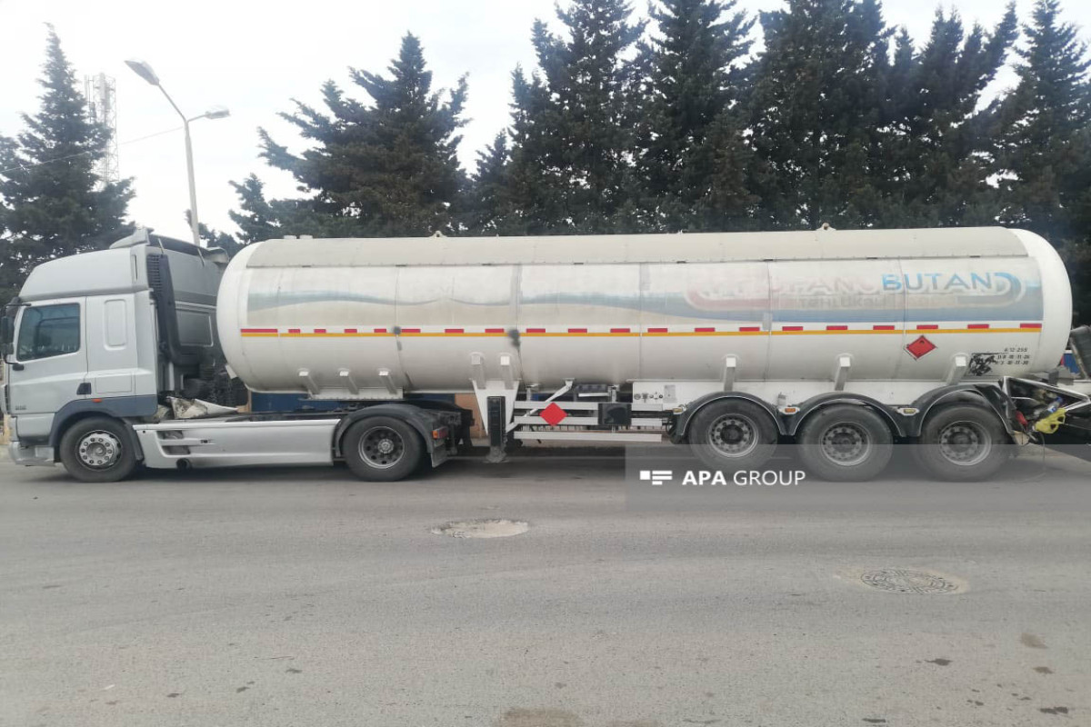 На трассе Баку-Губа микроавтобус столкнулся с газовозом, пострадали 15 человек-ОБНОВЛЕНО-1 -ФОТО 