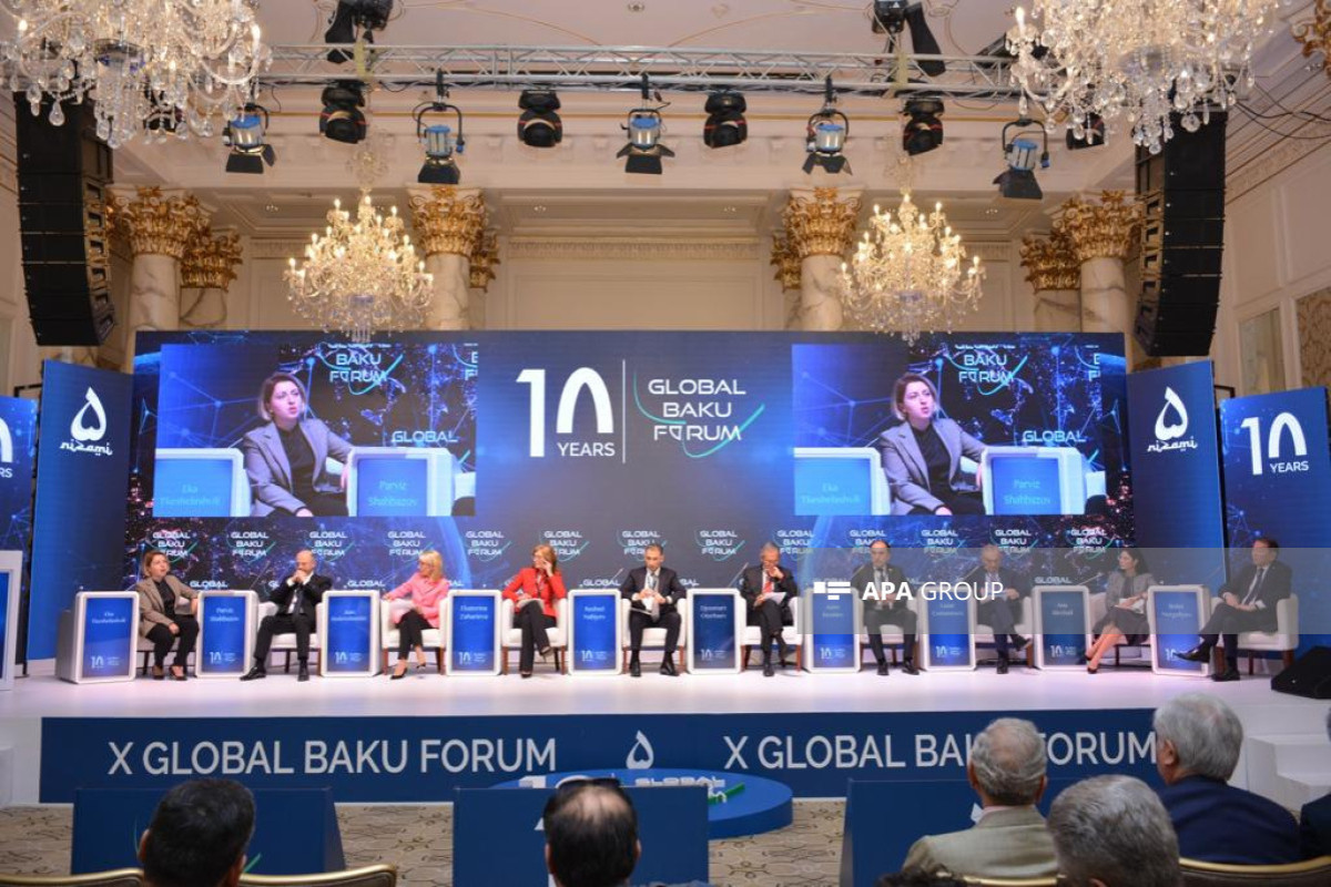 В Баку обсуждена роль новых энергетических и транспортных коридоров в Евразии