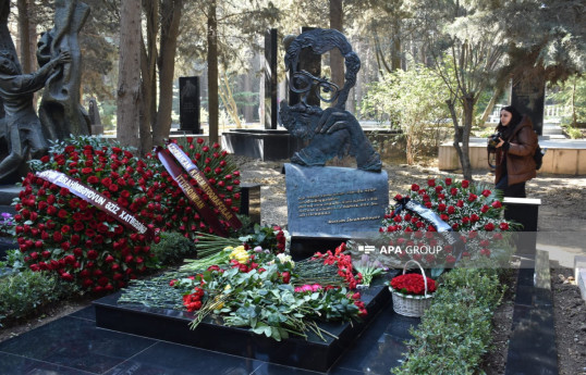 В Баку состоялось открытие надгробного памятника Рустаму Ибрагимбекову-ФОТО 