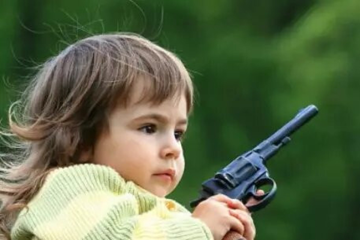В США трехлетняя девочка случайно застрелила свою старшую сестру