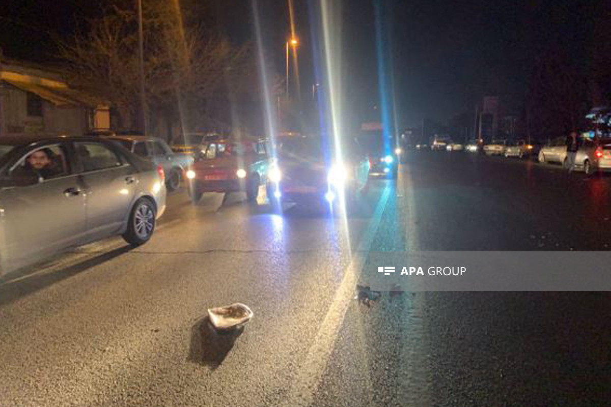 В Баку водитель сбил пешехода и скрылся с места ДТП-ФОТО 