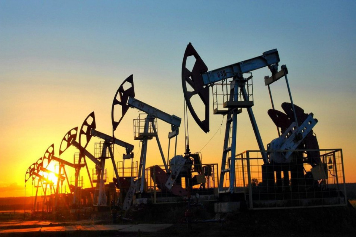 Цена на нефть марки Azeri Light продолжает падать
