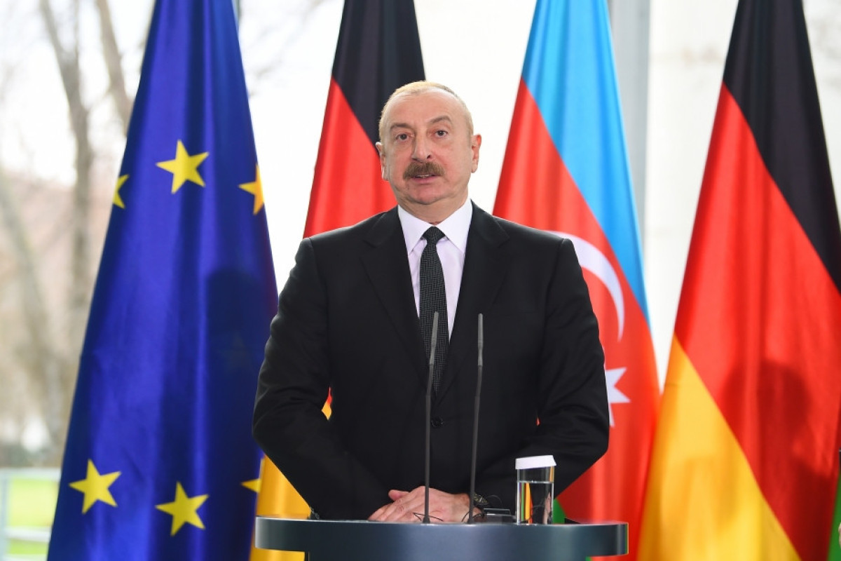 Ильхам Алиев: Надеюсь, что Армения не упустит свой шанс на мир 
