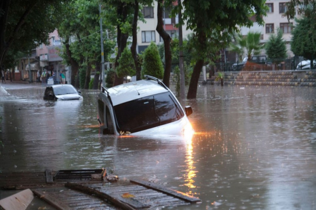 В результате наводнения в Турции погибли 15 человек, есть пропавшие без вести-ВИДЕО -ОБНОВЛЕНО 