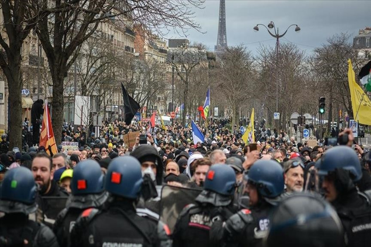 Парижане продолжают протестовать против пенсионной реформы