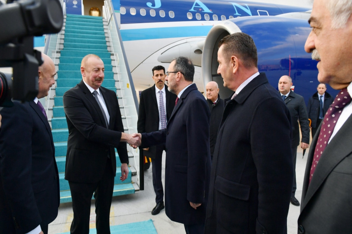 Президент Азербайджана Ильхам Алиев прибыл с визитом в Турцию