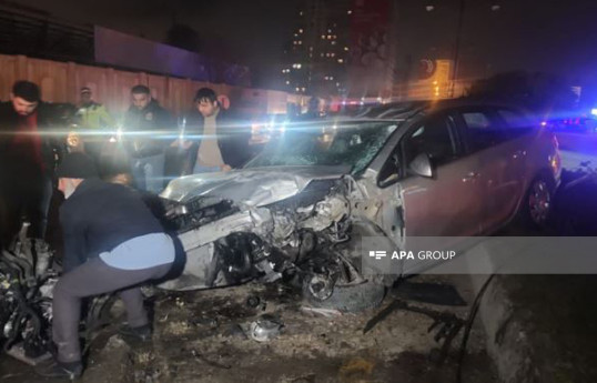 В Баку столкнулись два автомобиля, есть пострадавшие-ФОТО 