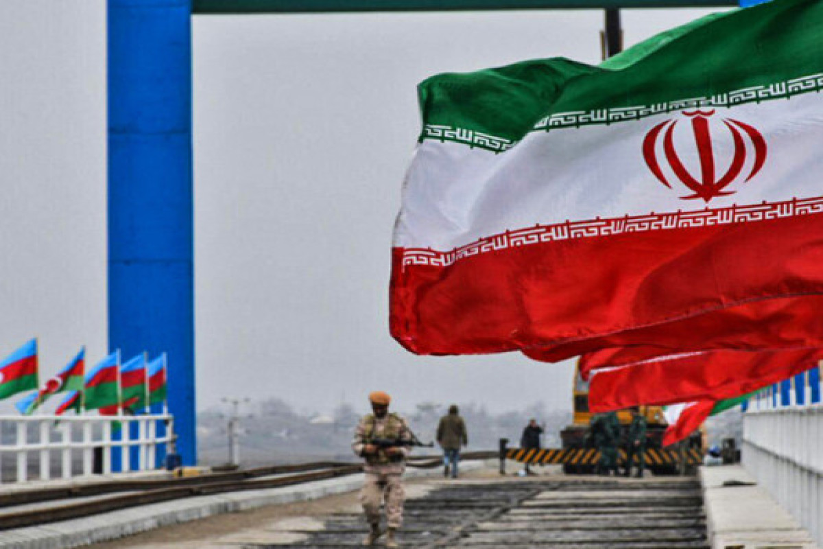 Иран перебрасывает военную технику на границу Нахчывана