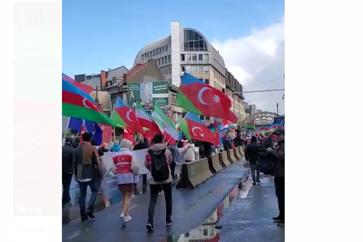 Азербайджанцы проводят антииранскую акцию в Брюсселе