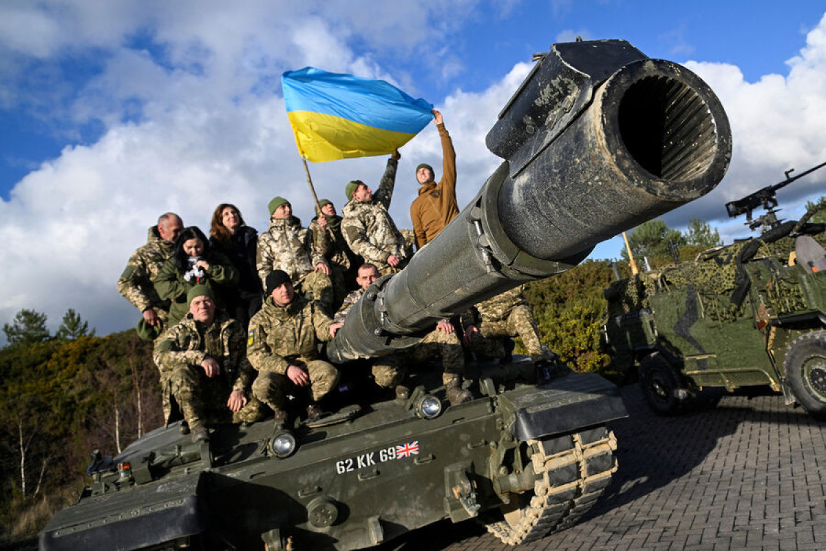 Украина получила 18 танков Leopard-2 - Канцлер Шольц 