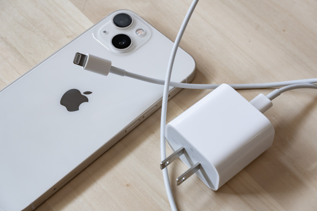Суд в Бразилии обязал Apple вернуть зарядные устройства в комплекты смартфонов