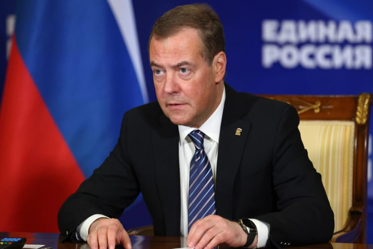 Медведев прокомментировал петицию о размещении в Украине ядерного оружия США