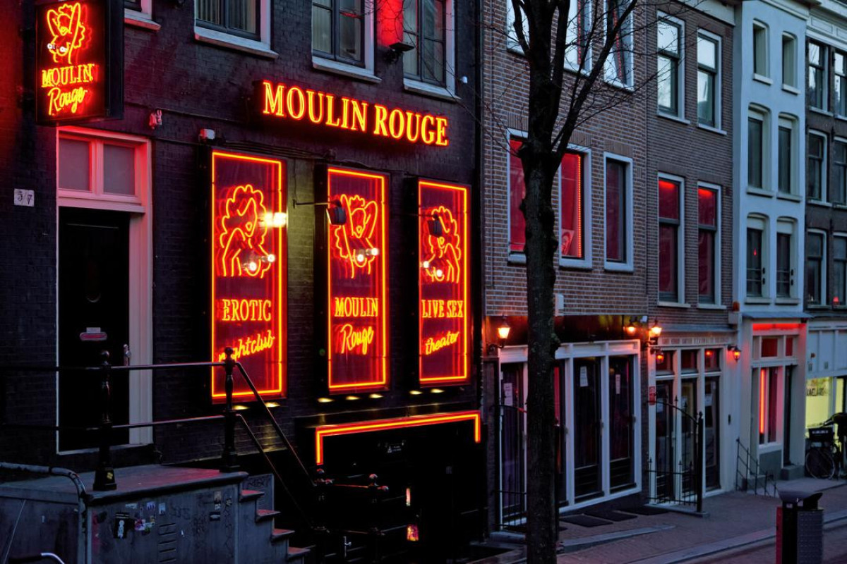 Амстердамские проститутки решили протестовать из-за изгнания пьющих туристов