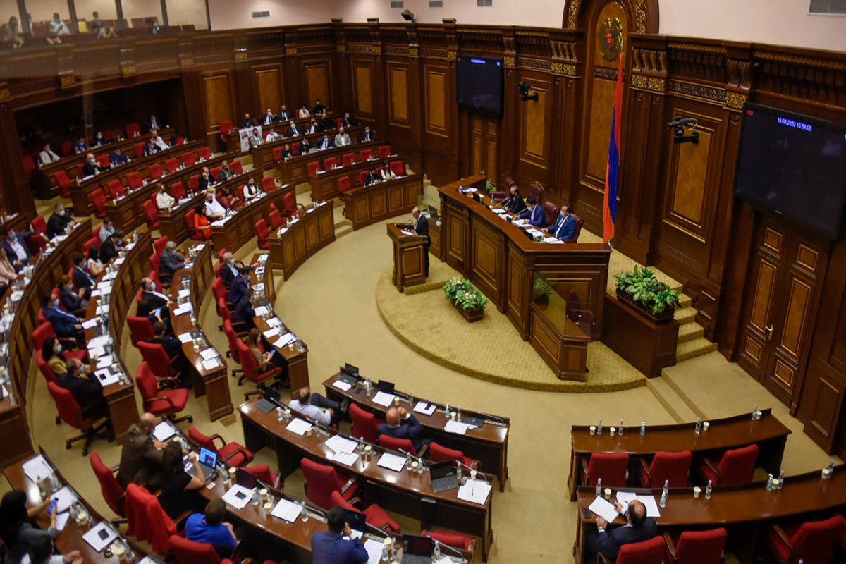 Драка в парламенте Армении – депутатам вновь померещился азербайджанский след  