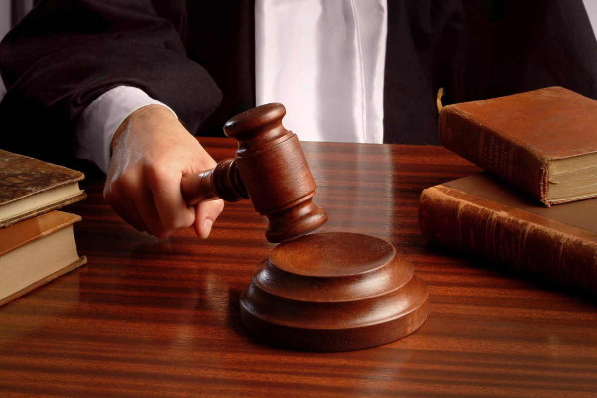 Бакинский суд приговорил пытавшегося убить жену и тестя мужчину к 14 годам колонии