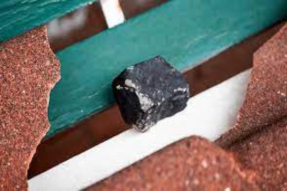 В Германии обломок метеорита проломил крышу жилого дома