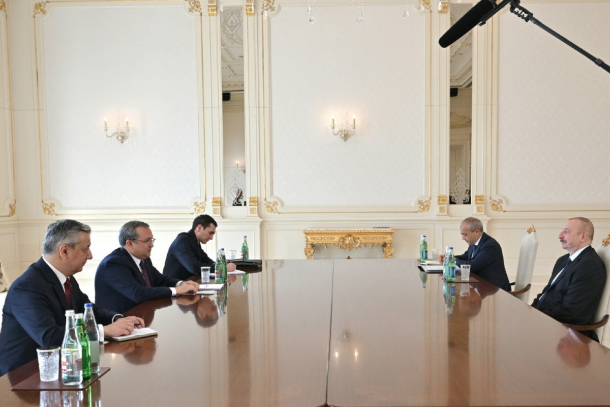 Ильхам Алиев принял председателя правления акционерного общества «Узавтосаноат»