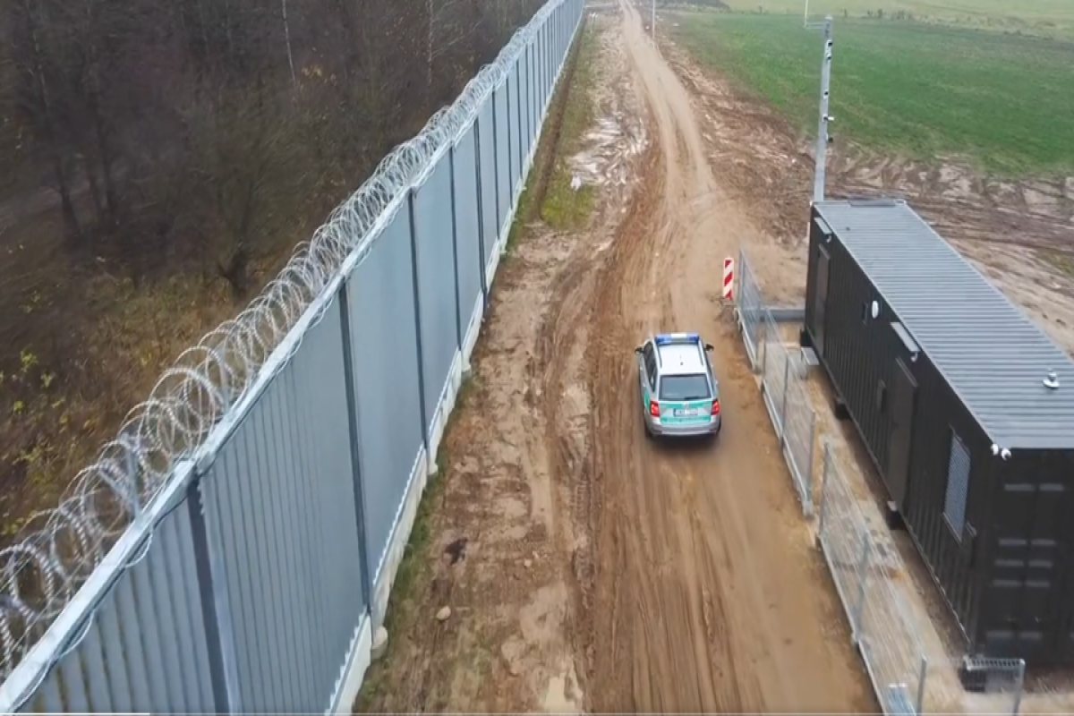 Польша летом завершит строительство электронного барьера на границе с Беларусью