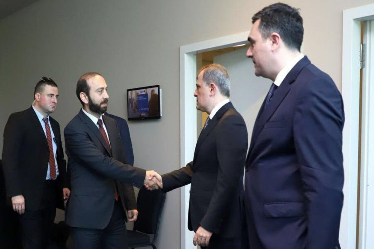 В Армении заявили о согласовании встречи Арарата Мирзояна с Джейхуном Байрамовым в Москве
