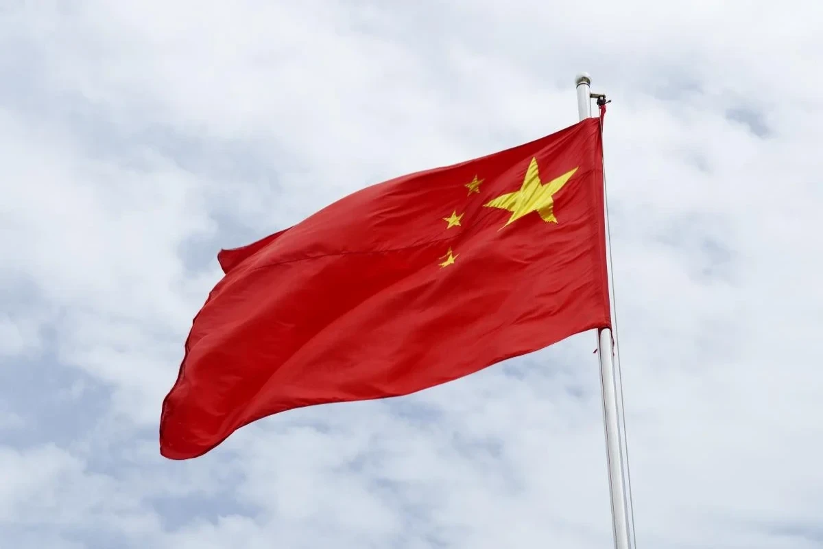 Китай не выпускает из страны десятки тысяч китайцев и иностранцев
