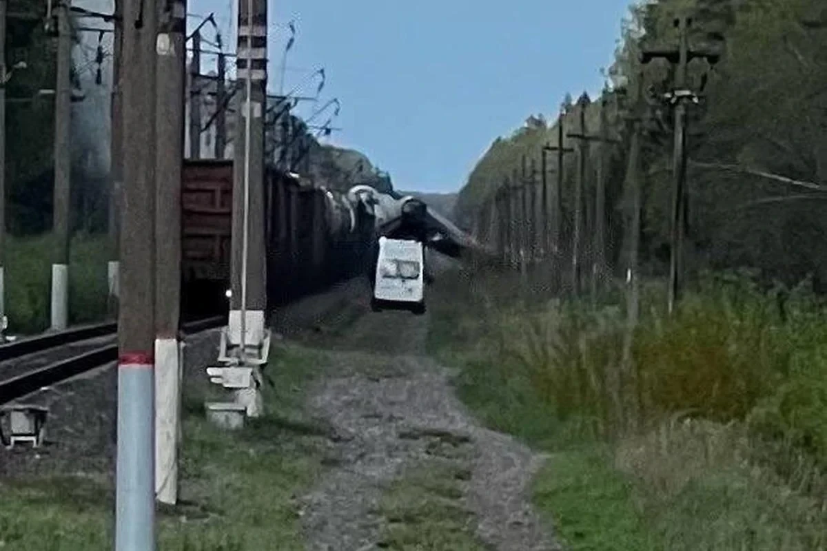 В Брянской области РФ партизаны пустили под откос поезд с нефтепродуктами