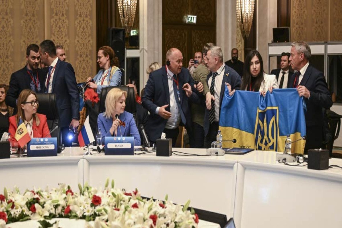 Украинцы и россияне подрались на парламентском саммите в Турции -ФОТО -ВИДЕО 