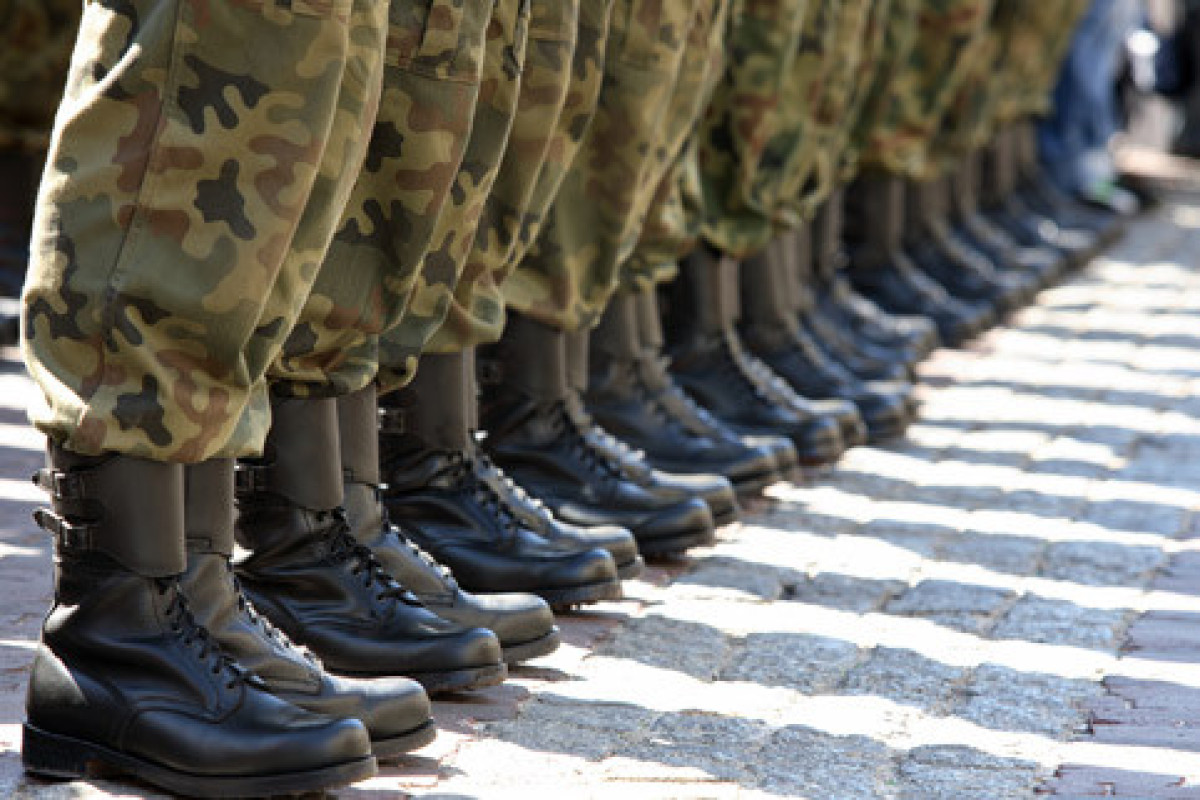 В Азербайджане учащиеся колледжей могут получить отсрочку от военной службы 