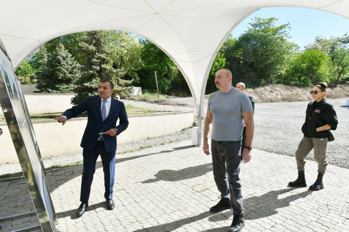 Президент Ильхам Алиев и первая леди Мехрибан Алиева приняли участие в закладке фундамента первого жилого квартала 
в Гадруте-ФОТО 