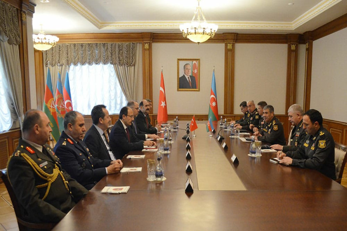 Обсуждено развитие сотрудничества между Азербайджаном и Турцией в сфере военного образования