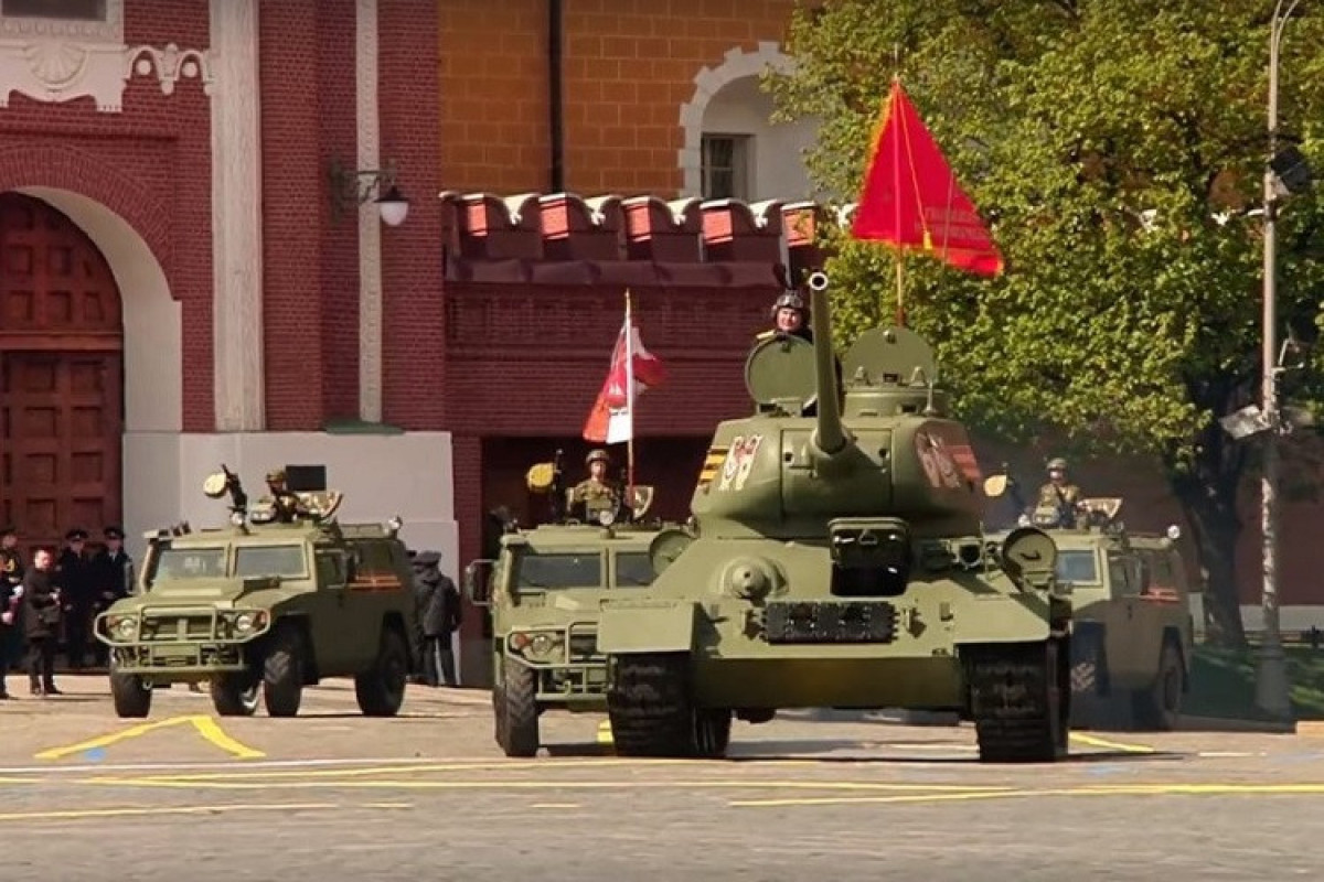 На парад победы в Москве был выведен только один танк – Т-34 -ФОТО -ВИДЕО 