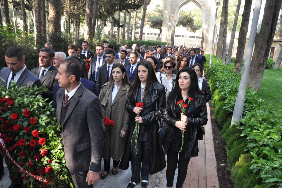 Коллектив «Gilan Holding» посетил могилу общенационального лидера Гейдара Алиева -ФОТО 