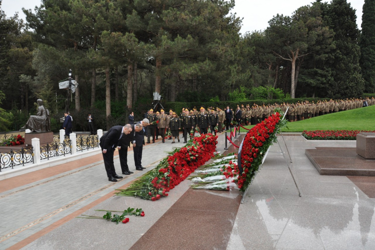 Коллектив МЧС почтил память общенационального лидера Гейдара Алиева-ФОТО 