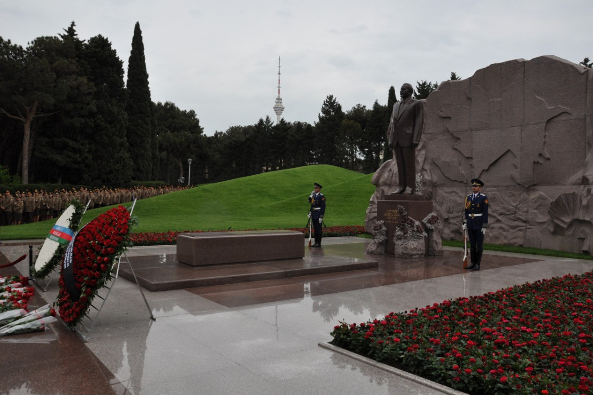 Коллектив МЧС почтил память общенационального лидера Гейдара Алиева-ФОТО 