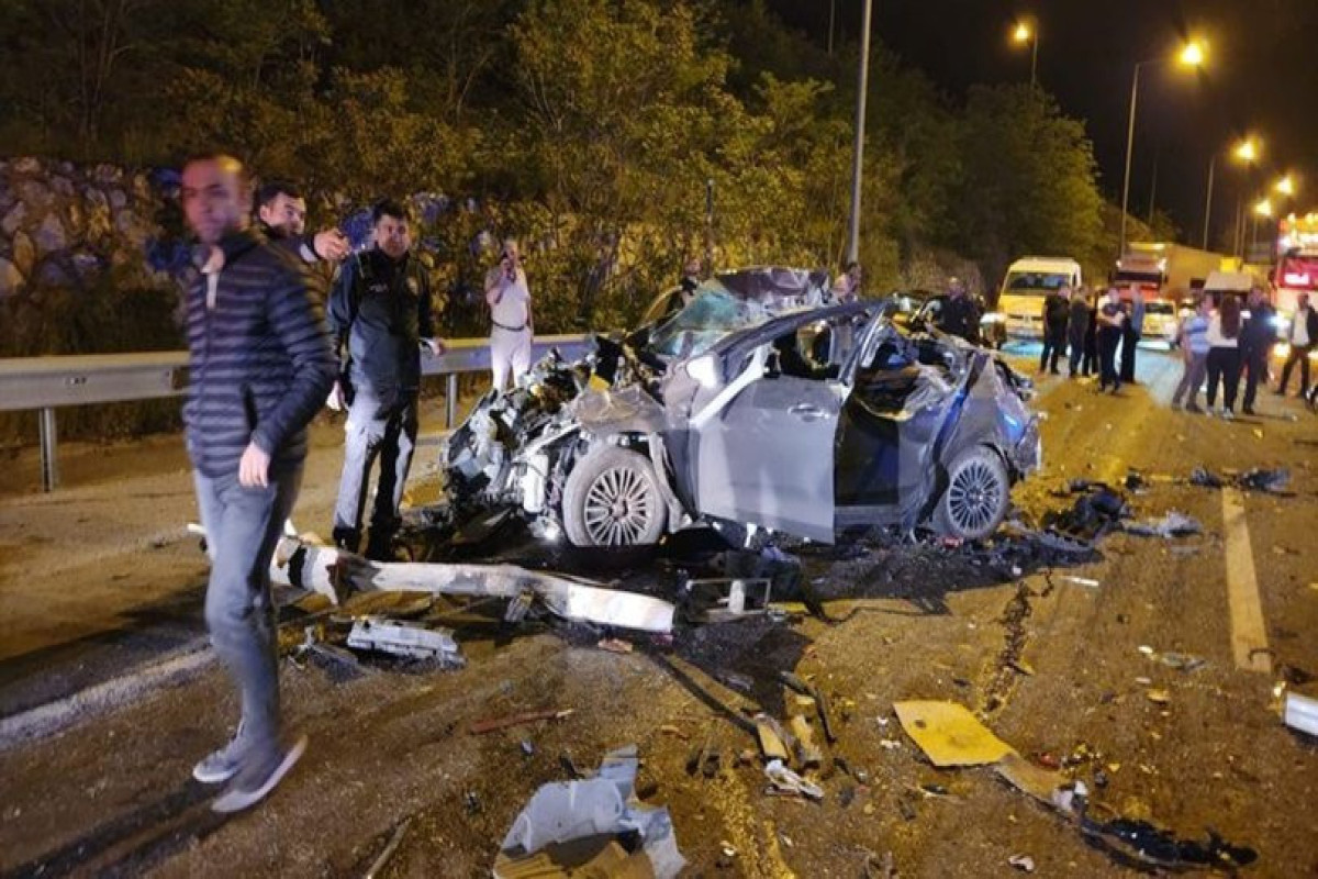 В Турции столкнулись 9 автомобилей, погибли семь человек