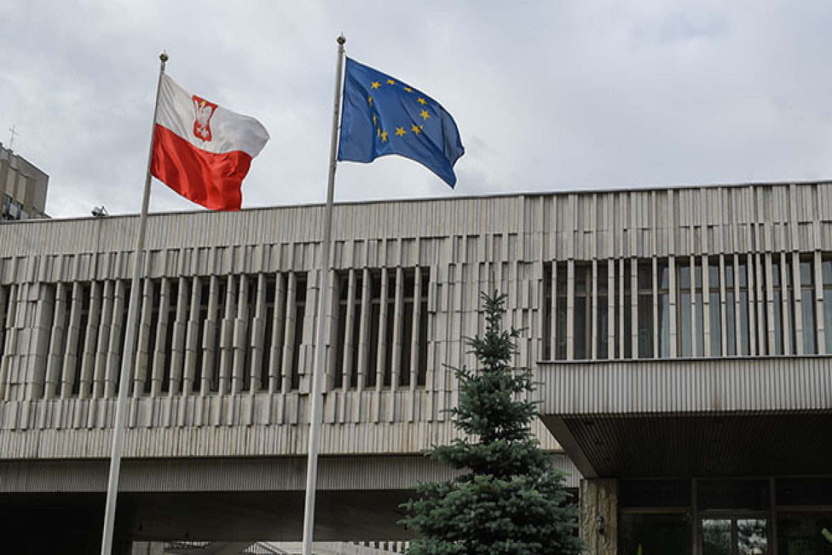 В России заблокировали банковские счета посольства Польши