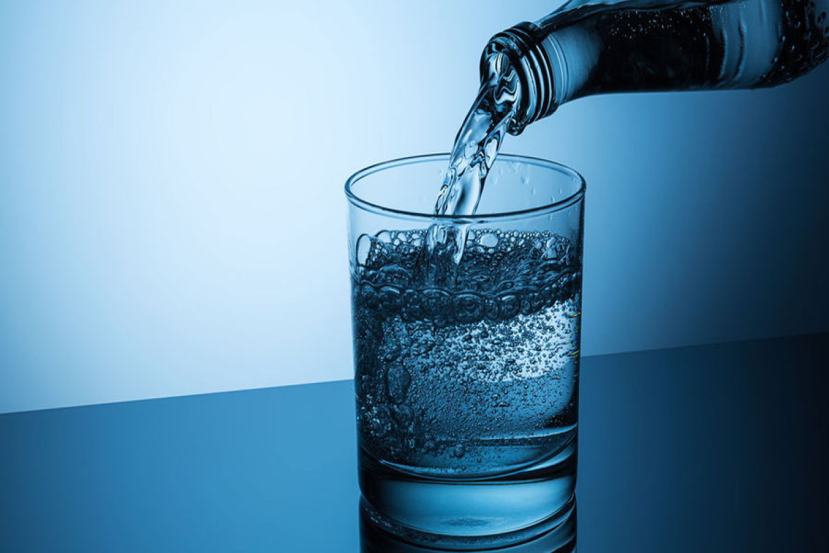 Гастроэнтеролог рассказал, кому нельзя пить минеральную воду