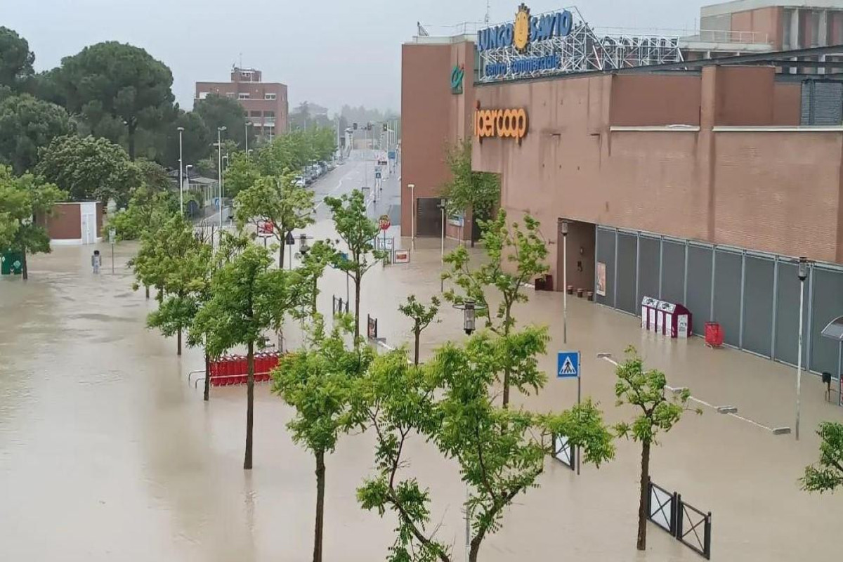 Ущерб в миллиарды евро, число жертв растет: Италия страдает от сильнейшего за 100 лет наводнения-ВИДЕО 